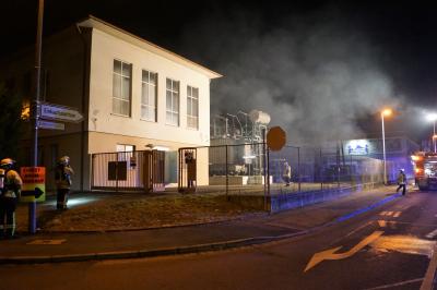 Nuertingen: Brandalarm mit starker Rauchentwicklung im Tranformatorengebaeude loest Grossalarm aus